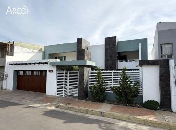 Casa · 4 Recámaras · 3 Estacionamientos · Casa en Venta