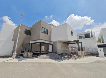 Casa · 275m² · 3 Recámaras · 2 Estacionamientos · Casa en Venta en Zibata