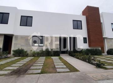 Casa de 2 habitaciones, Querétaro · Casa en Venta en Altos Juriquilla de 2 Hab. + Área de Tv