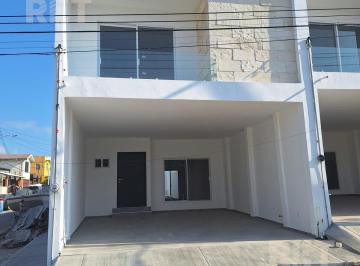 Casa · 202m² · 3 Recámaras · 2 Estacionamientos · Casa en Unidad Nacional