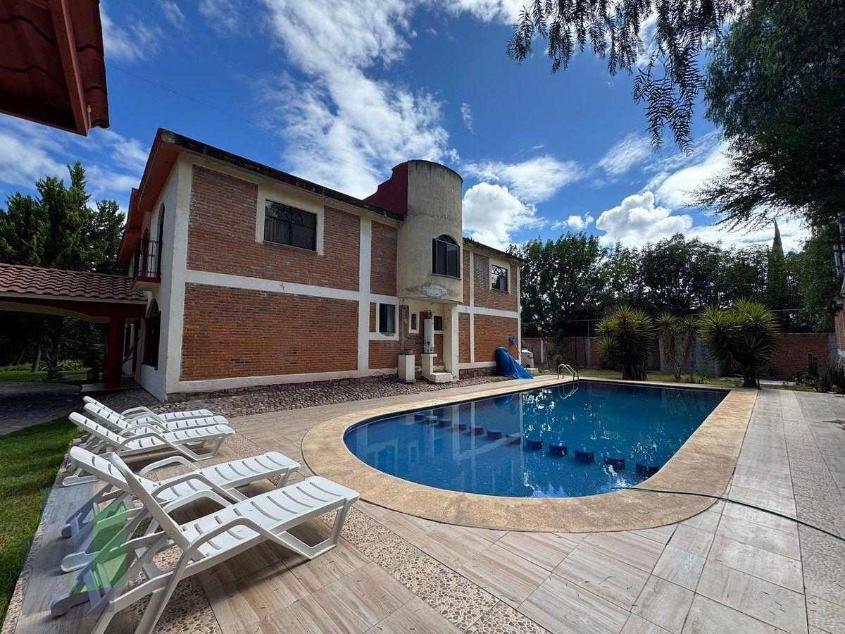 Casa en Venta, en Slp La Florida, con Alberca