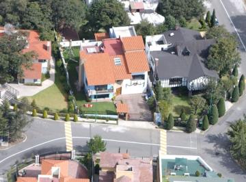 Casa · 540m² · 3 Recámaras · 4 Estacionamientos · Casa en Venta Condado de Sayavedra