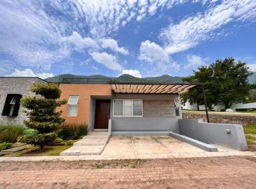Casa en condominio · 256m² · 4 Recámaras · 2 Estacionamientos · Casa con Vista Al Lago en San Juan Cósala, en La Ribera de Chapala.