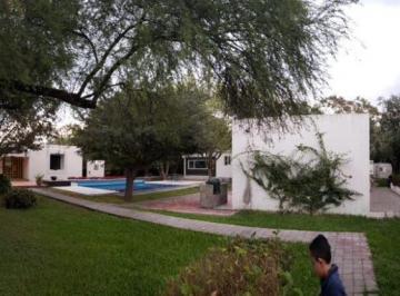 Casa · 900m² · 3 Recámaras · 9 Estacionamientos · Casa - Lomas de Los Pilares