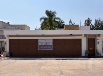 Casa de 3 habitaciones, León · Exclusiva Residencia en Jardines del Campestre: Lujo, Alberca Privada y Espacios