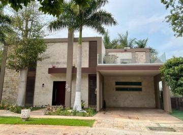 Casa de 5 habitaciones, Mérida · Casa en Renta Totalmente Amueblada en Yucatán Country Club Privada Kutz