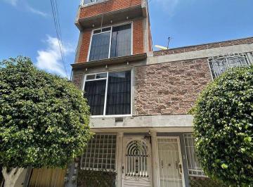 Casa · 115m² · 4 Recámaras · 1 Estacionamiento · Casa en Venta, Bulevares del Lago, 4 Recámaras