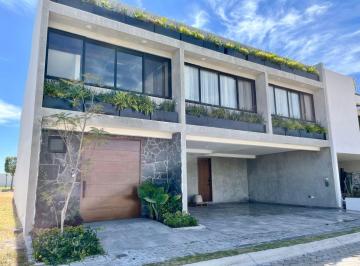 Casa de 4 habitaciones, San Andrés Cholula · Linda Casa, Súper Iluminada, en Frente del Parque!