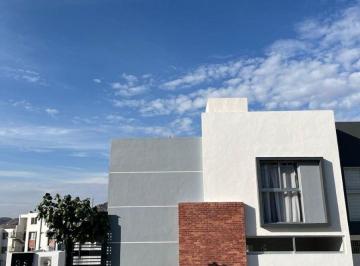 Casa en condominio de 4 habitaciones, Zapopan · Casa en Renta en Colinas de San Isidro, Zapopan