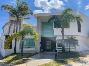 Casa de 6 habitaciones, León · Gran Casa en Privada Leon Gto.