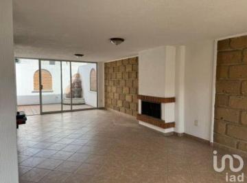 Casa · 205m² · 3 Recámaras · 1 Estacionamiento · Casa en Venta en Villas Fontana Toluca