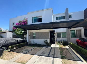 Casa en condominio · 180m² · 4 Recámaras · 2 Estacionamientos · Casa Amueblada en Renta Frente Al Tec de Monterrey | Zona Real Zapopan | 4 Recámaras