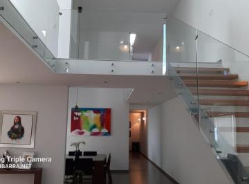 Casa · 450m² · 3 Recámaras · 2 Estacionamientos · Casa - Fraccionamiento Cerrada de La Mezquitera