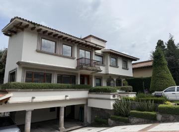 Casa · 760m² · 4 Recámaras · 6 Estacionamientos · Casa en Venta en Club de Golf Los Encinos