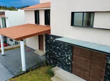 Casa · 332m² · 3 Recámaras · 4 Estacionamientos · Casa - Amomolulco
