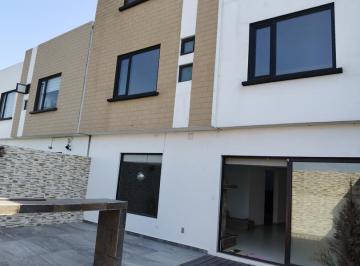 Casa · 260m² · 4 Recámaras · 2 Estacionamientos · Casa en Venta en Fraccionamiento Vista Bosques