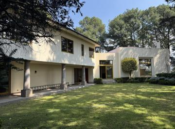 Casa · 620m² · 4 Recámaras · 6 Estacionamientos · Casa en Venta en Hacienda San Martin