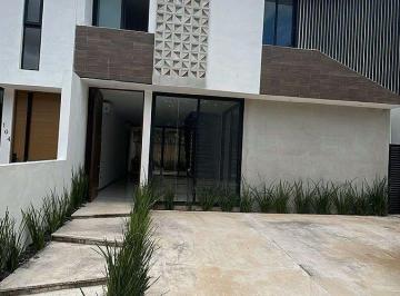 Casa · 229m² · 4 Recámaras · 2 Estacionamientos · Casa en Renta, Condominio Altozano, 4 Recámaras.