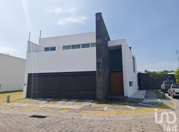 Casa · 340m² · 3 Recámaras · 3 Estacionamientos · Residencia en Venta, Fracc. Vista Real Sur