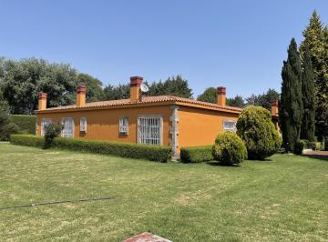 Casa · 716m² · 3 Recámaras · 6 Estacionamientos · Casa Campestre de un Piso en Venta - Ocoyoacac