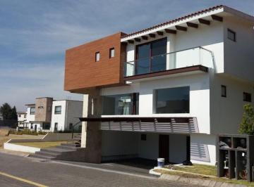 Casa · 510m² · 4 Recámaras · 4 Estacionamientos · Casa Nueva Moderna con Acabados de Lujo