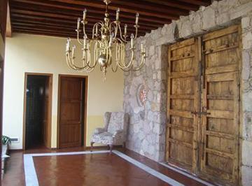 Casa · 800m² · 5 Recámaras · 8 Estacionamientos · Casa en Venta en Club Golf Los Encinos