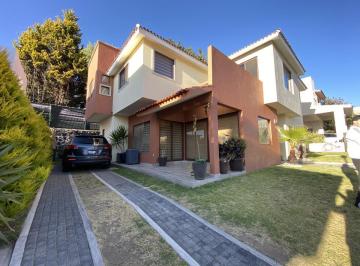 Casa · 310m² · 3 Recámaras · 2 Estacionamientos · Casa en Venta o Renta en Rincon de Encinos