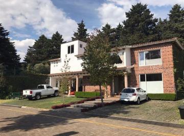 Casa · 460m² · 4 Recámaras · 6 Estacionamientos · Casa en Venta en El Exclusivo Fraccionamiento Los Encinos