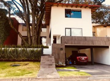 Casa · 540m² · 3 Recámaras · 4 Estacionamientos · Casa Moderna en Venta
