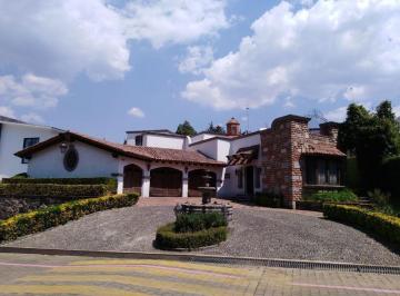 Casa · 600m² · 3 Recámaras · 3 Estacionamientos · Residencia en Venta o Renta Sobre Campo de Golf