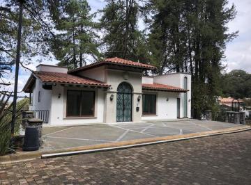 Casa · 900m² · 3 Recámaras · 6 Estacionamientos · Bonita Casa en Venta o Renta en Club de Golf Los Encinos