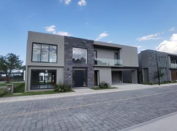Casa · 305m² · 3 Recámaras · 2 Estacionamientos · Casa - San Francisco