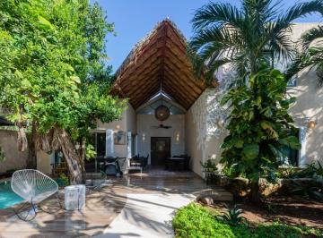 Casa · 350m² · 4 Recámaras · 4 Estacionamientos · Casa en Renta Quintas Alamos Av Huayacan Colosio Cancun