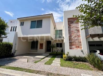 Casa · 395m² · 3 Recámaras · 2 Estacionamientos · Casa en Venta Lomas de Angelópolis Parque San Juan Zona Azul