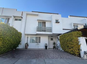 Casa · 168m² · 4 Recámaras · 2 Estacionamientos · Casa en Venta en Portón del Valle | Terreno Excedente y Gran Terraza