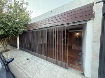 Casa · 152m² · 3 Recámaras · 1 Estacionamiento · Casa en Venta en Colinas del Rio