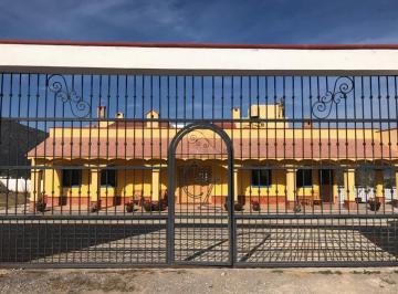 Villa · 700m² · 5 Recámaras · 4 Estacionamientos · Lote de Terreno Habitacional con Finca Campestre Ejido Sierra Hermosa