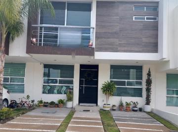 Casa · 205m² · 3 Recámaras · 2 Estacionamientos · Casa en Venta en Residencial El Refugio