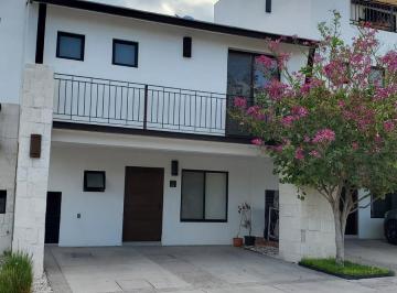 Casa en condominio · 3 Recámaras · 2 Estacionamientos · Casa en Condominio en Renta en El Refugio