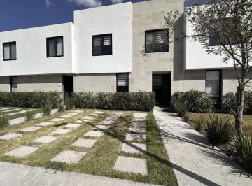Casa en condominio · 198m² · 3 Recámaras · 2 Estacionamientos · Casa en Condominio Amueblada en Renta o Venta