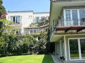 Casa · 1000m² · 4 Recámaras · 4 Estacionamientos · Majestuosa Venta Casa en Bosque de Cafetos