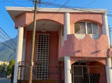 Casa · 140m² · 5 Recámaras · 1 Estacionamiento · Casa - Las Villas en Guadalupe Nl