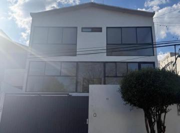 Casa · 210m² · 4 Recámaras · 5 Estacionamientos · Casa - Las Águilas