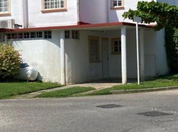 Casa en condominio · 100500m² · 3 Recámaras · 2 Estacionamientos · Casa en Condominio - Fraccionamiento Navidad de Llano Largo