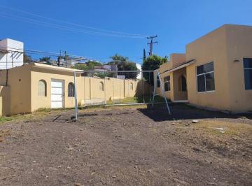 Casa · 318m² · 3 Recámaras · 8 Estacionamientos · Casa en Esquina de Oportunidad en Venta o Renta Excelente Ubicación en Villas del Mesón Juriquilla,