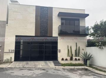 Casa · 262m² · 3 Recámaras · 2 Estacionamientos · Casa en Venta en Cumbres Madeira