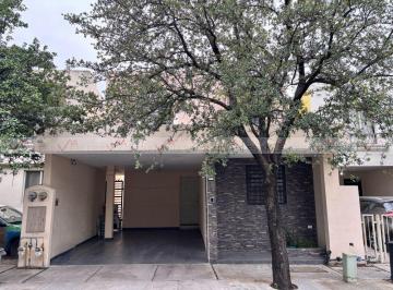 Casa · 120m² · 3 Recámaras · 1 Estacionamiento · Casa en Renta en Faisanes Sur