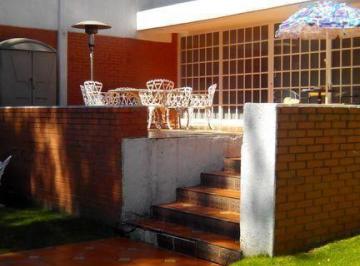 Casa · 550m² · 4 Recámaras · 2 Estacionamientos · Casa en Venta de un Nivel en San Jeronimo