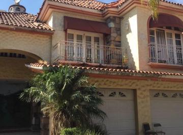 Casa · 900m² · 3 Recámaras · 2 Estacionamientos · Casa en Venta en Cuernavaca