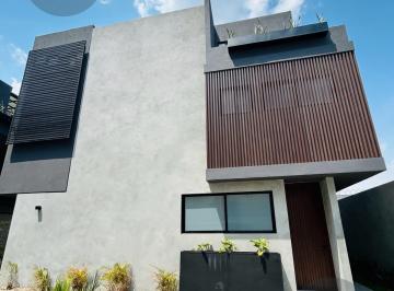 Casa · 195m² · 3 Recámaras · 2 Estacionamientos · Venta de Casa en San Bernardino Tlaxcalancingo